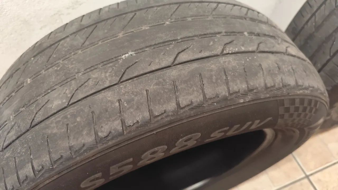 Pneu carro 225/65 17 usado  - Foto 4