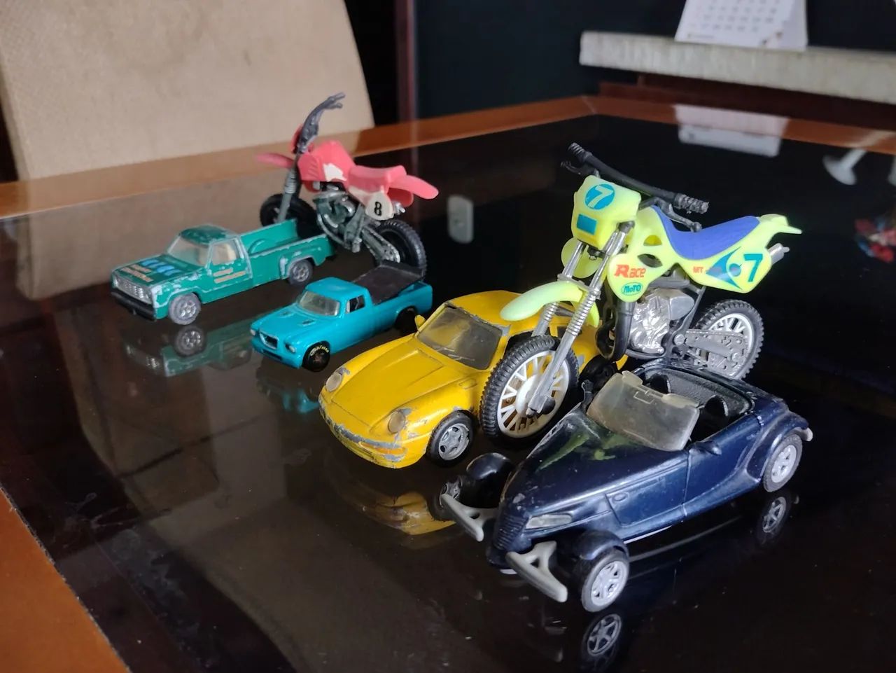 Conjunto de Carrinhos e Motos em Miniatura