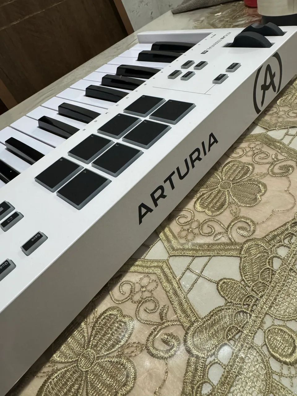 Vende - se controlador da Arturia