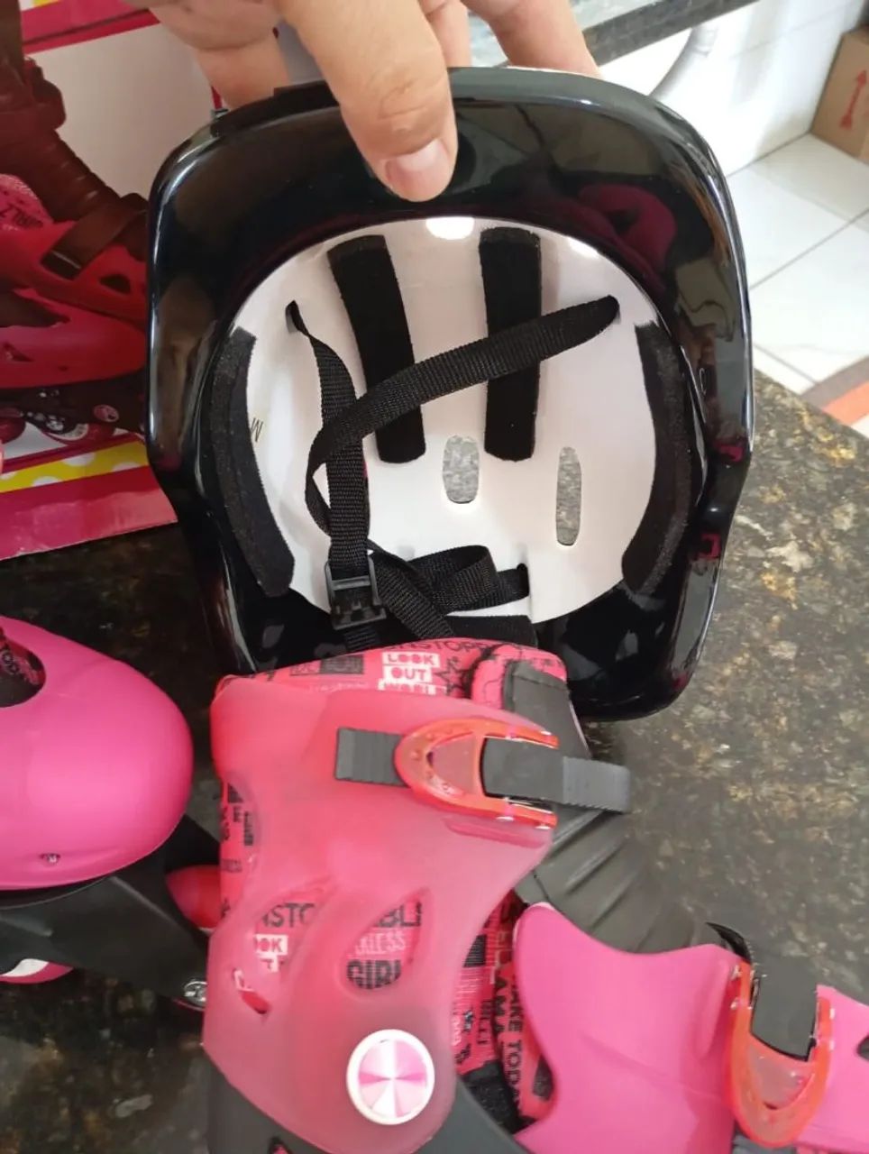 Patins  da barbie completo - Foto 6