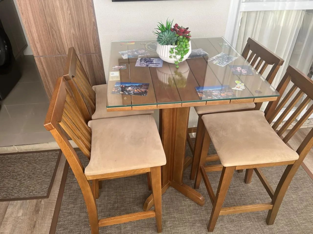 Belo conjunto mesa e bancos tipo bistrot  - Foto 2