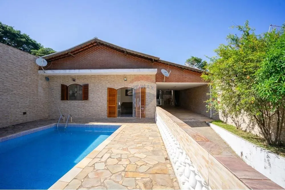 ÓTIMO PREÇO PARA COMPRAR R$ 400 mil CASA COM PISCINA NO CONDOMÍNIO CLUBE DE CAMPO FAZENDA
