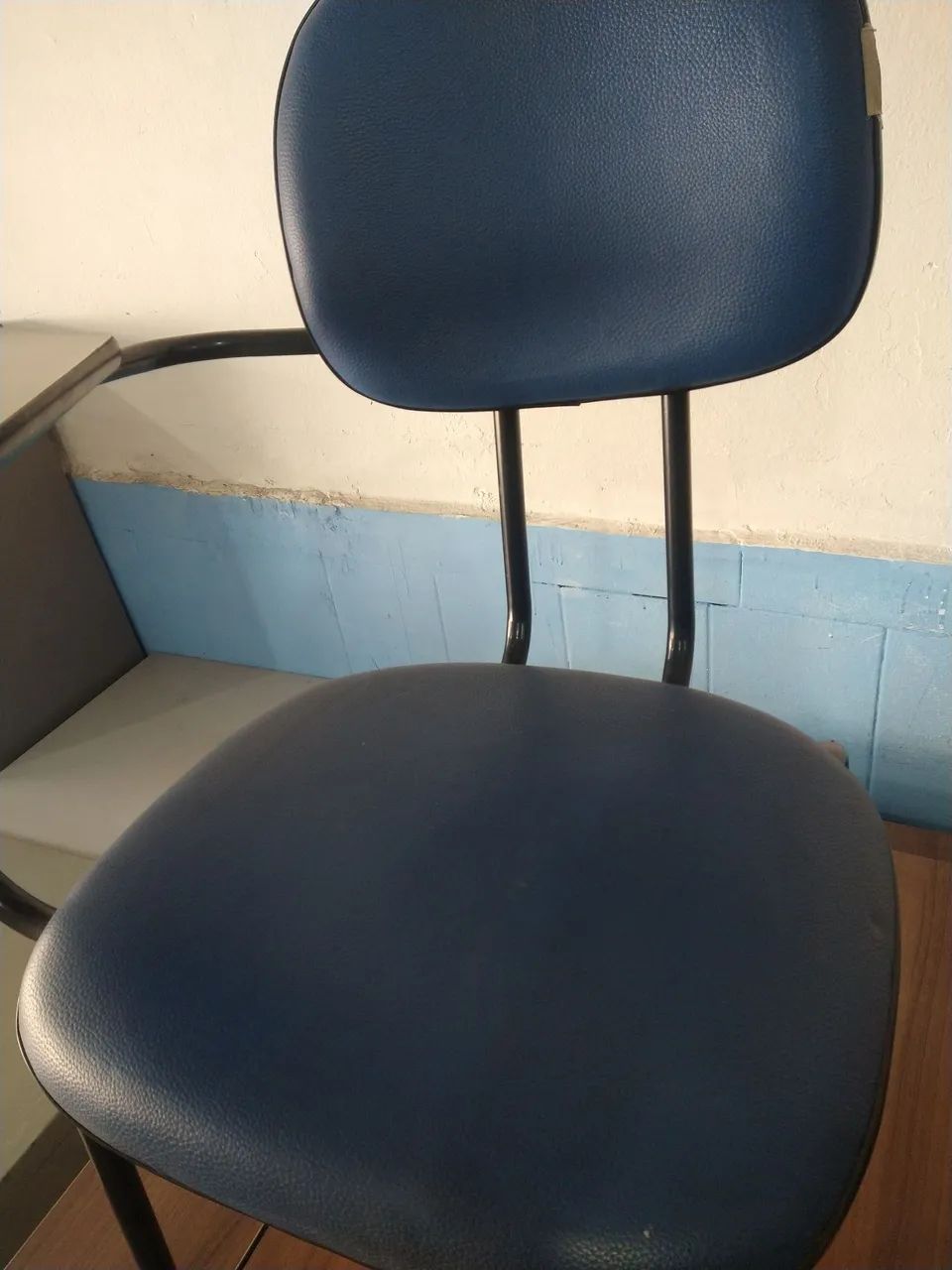 Cadeira Escolar com prancheta - Foto 2