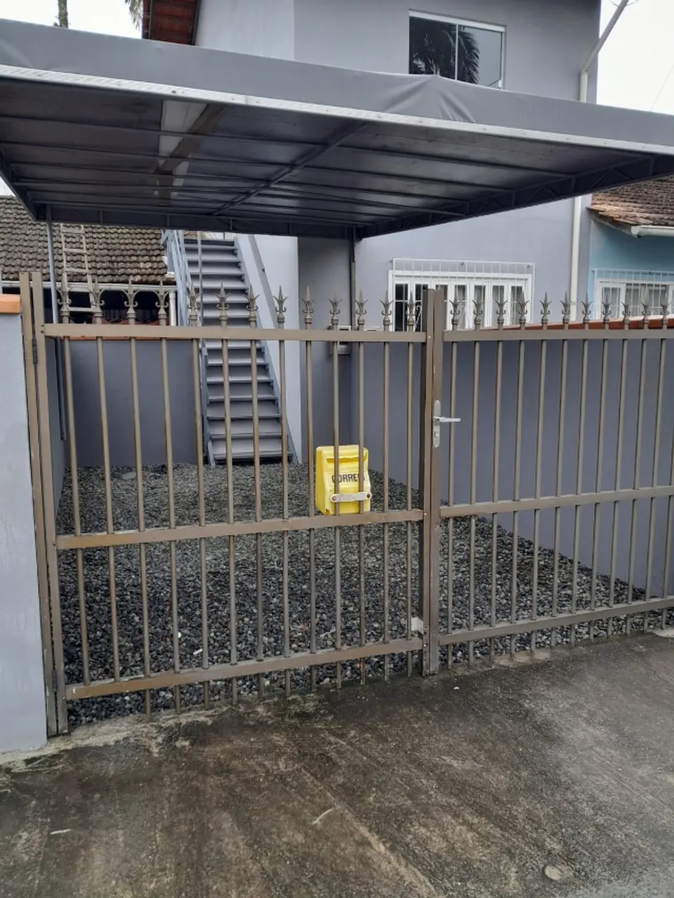 Alugo Kitnet 45m² com Garagem - Entrada Individual