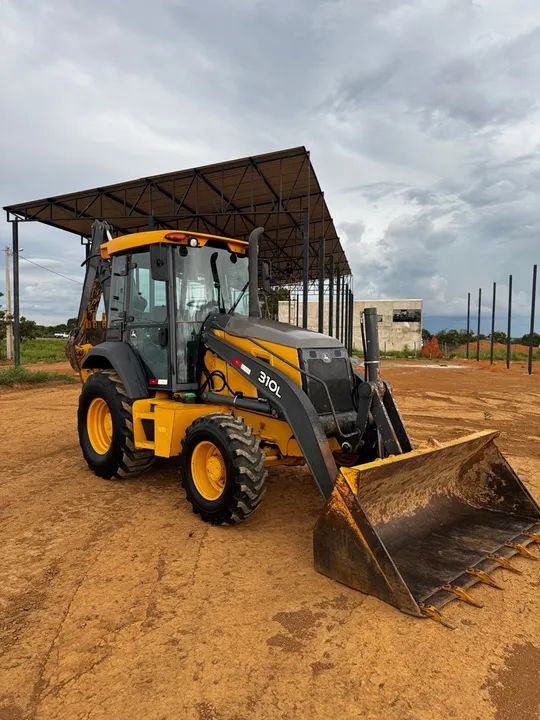 RETROESCAVADEIRA JOHN DEERE 2020 único dono pneus novos  - Foto 6