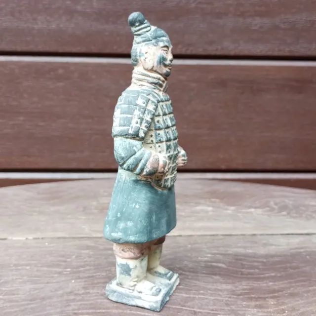 Guerreiro chinês feito em terracota - década de 1950 - Foto 2