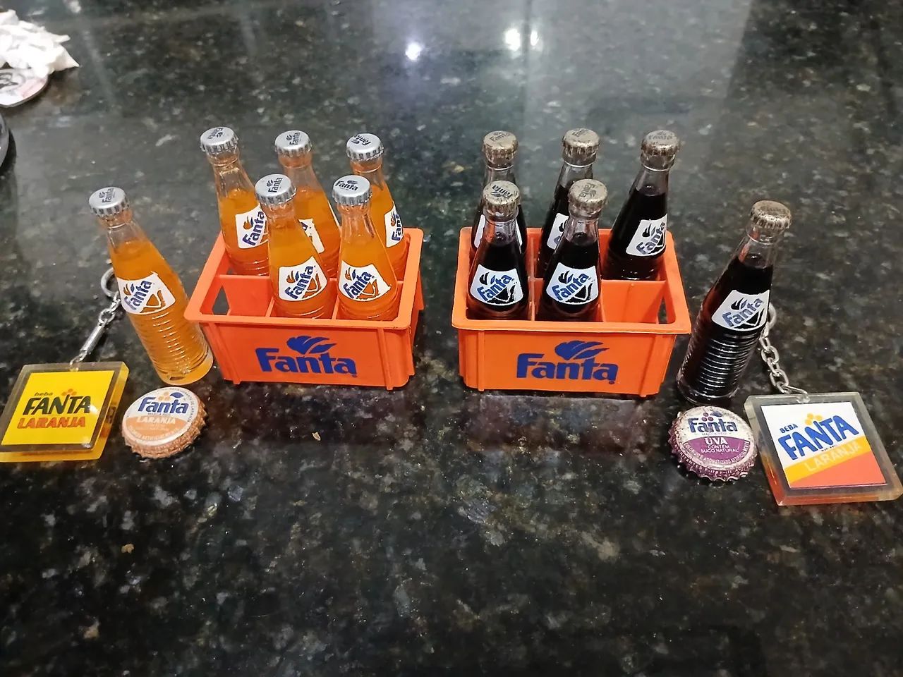 Miniaturas de Garrafas de Fanta - Laranja e Uva anos 80 - Foto 3