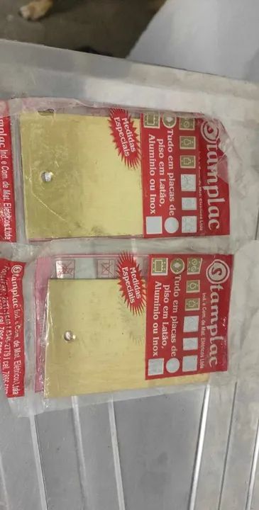 Espelho Stamplac de piso latão 4x2