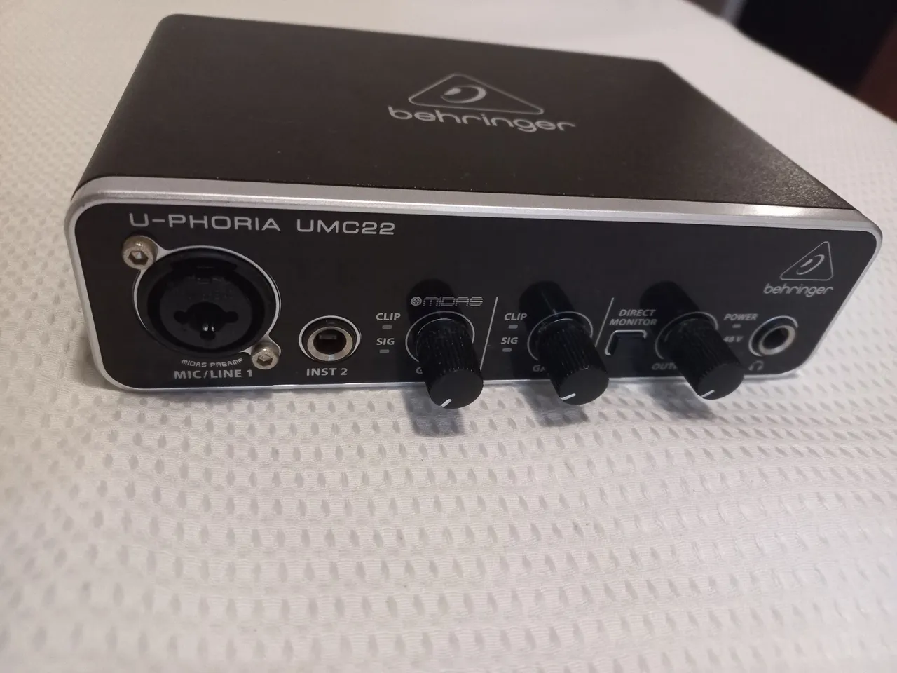 Interface de Áudio Behringer U-PHORIA UMC22