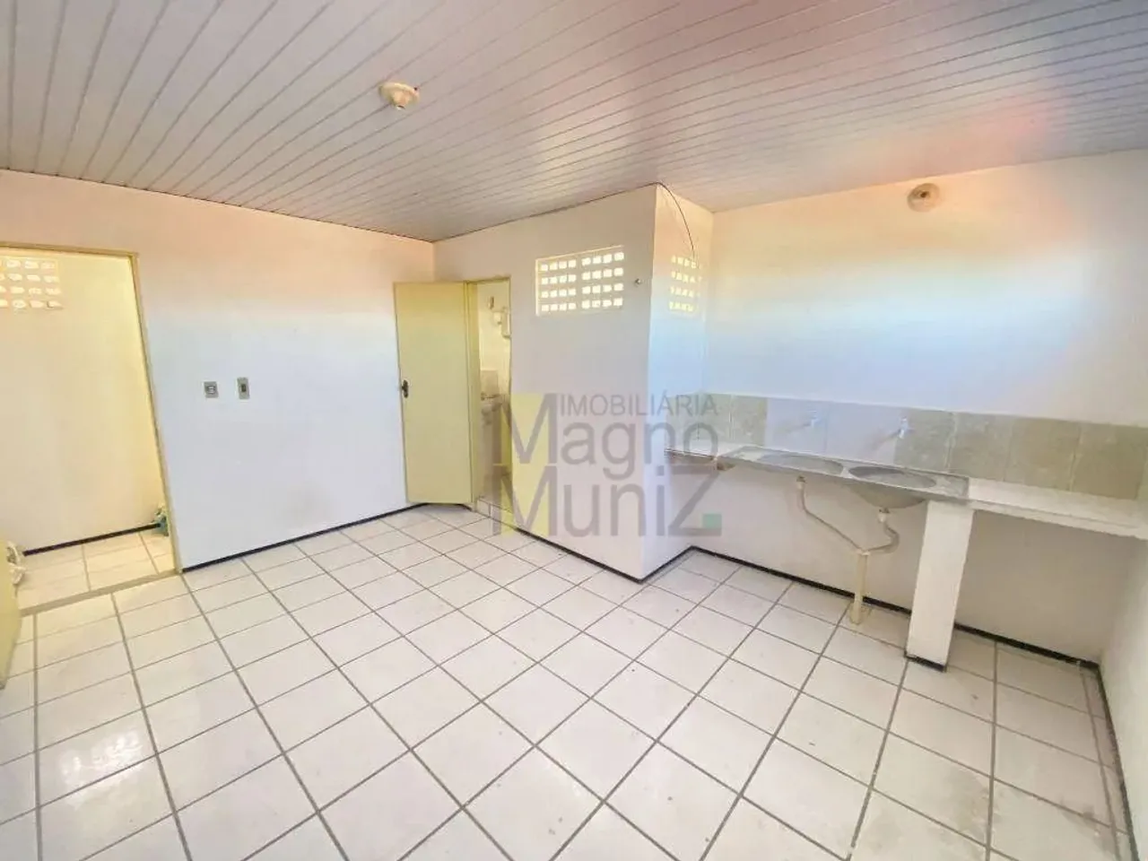 Kitnet com 1 quarto para alugar, 20 m² por R$ 560/mês - Aerolândia - Fortaleza/CE