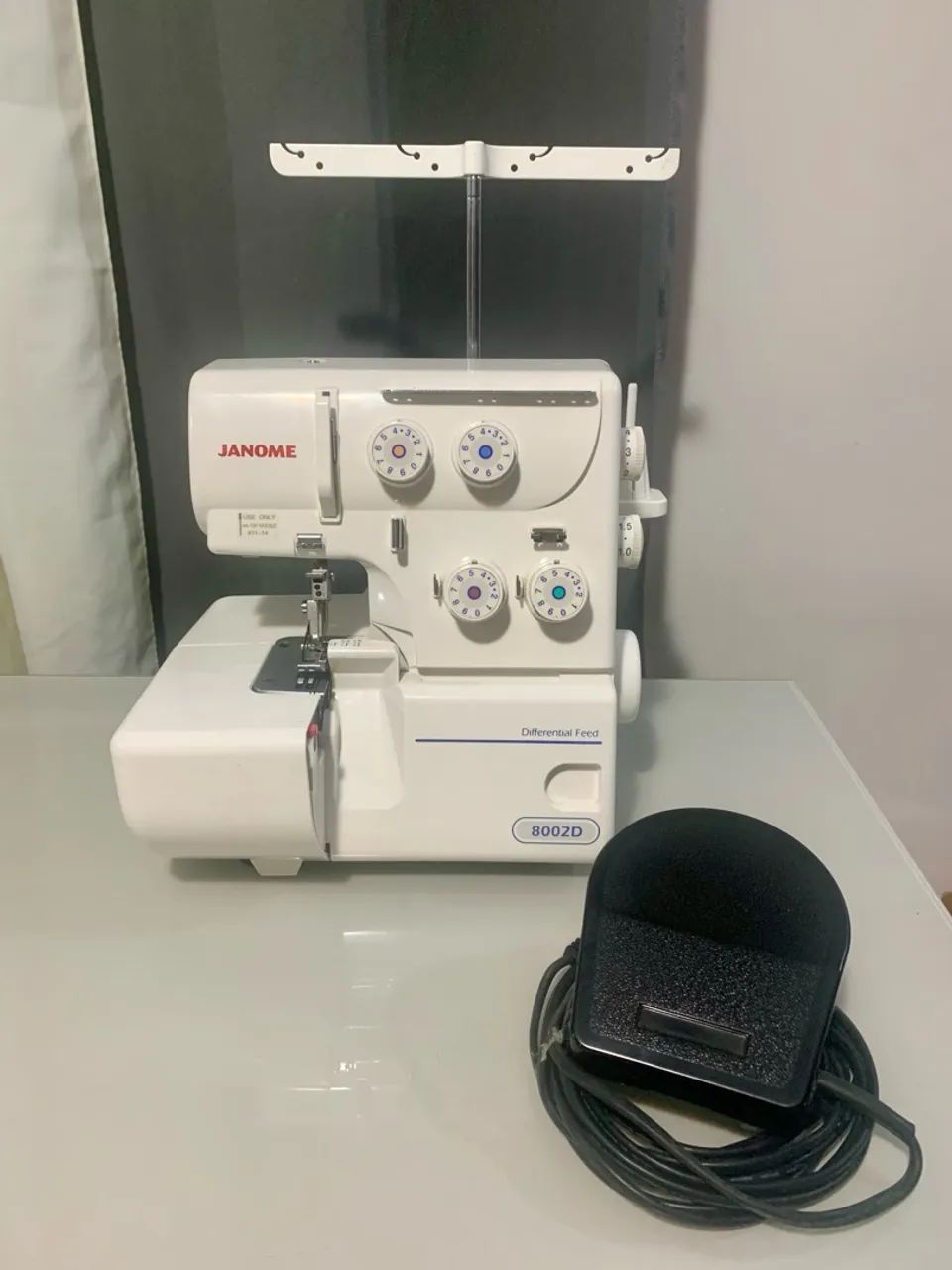 Máquina de Overlock Janome 8002D - Foto 3