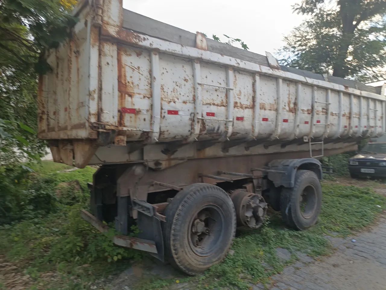 Carreta 3 eixos  cacambao 