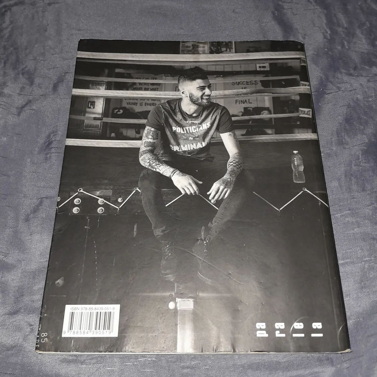 Livro zyan malik-one direction  - Foto 2