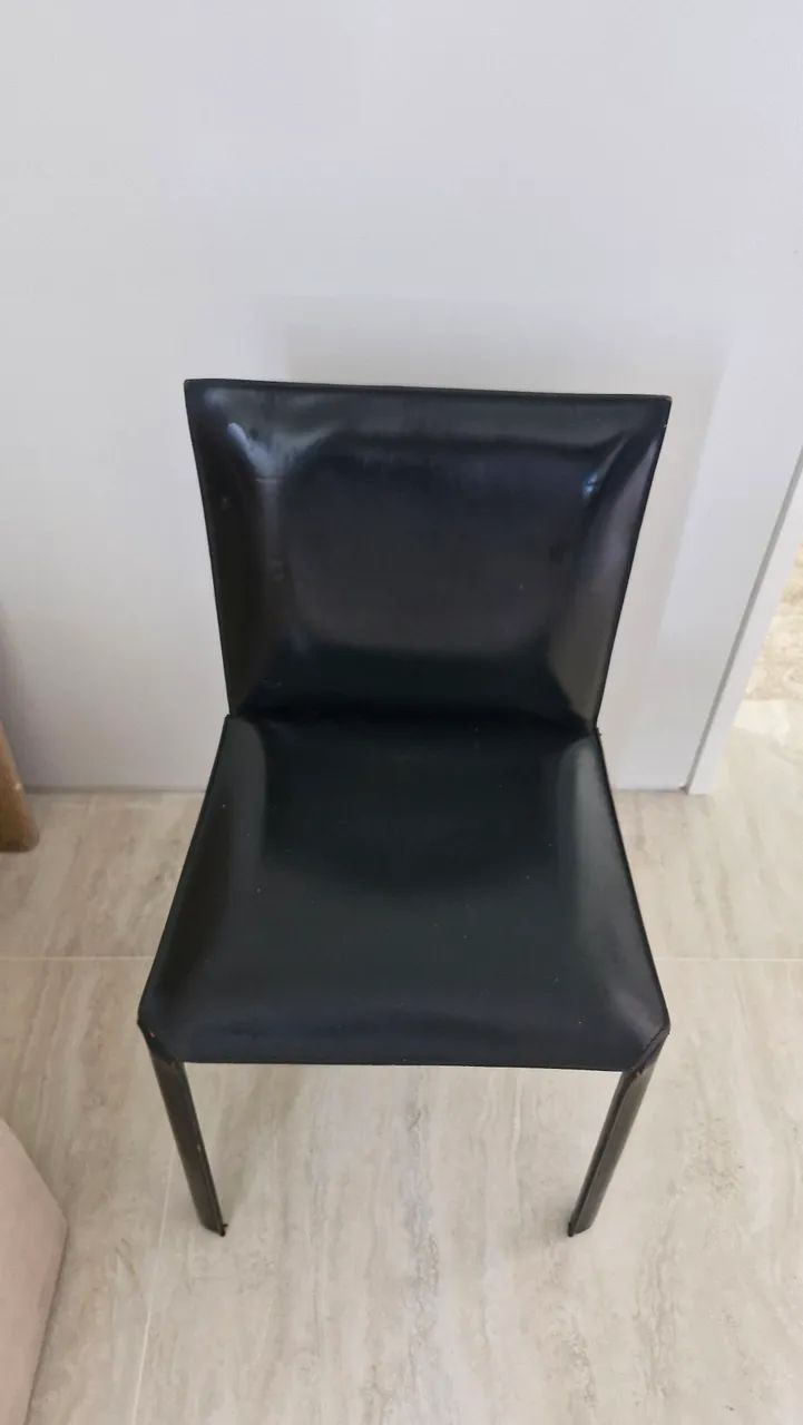 Cadeira de Jantar em Couro Preto