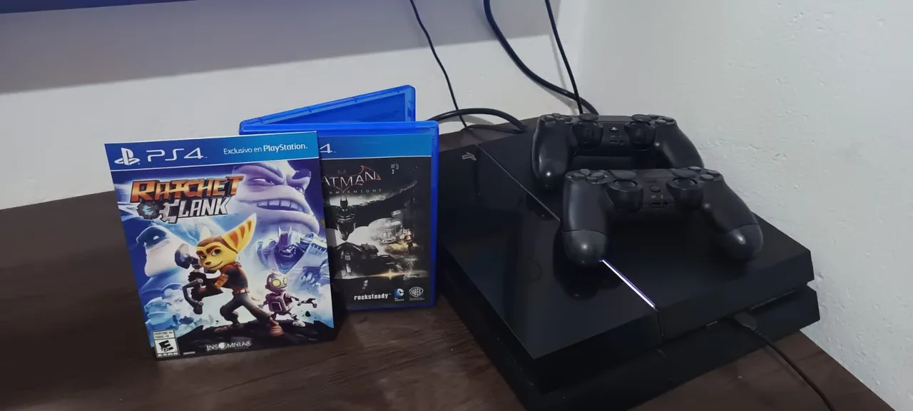 PlayStation 4 com 2 Controles e Jogos