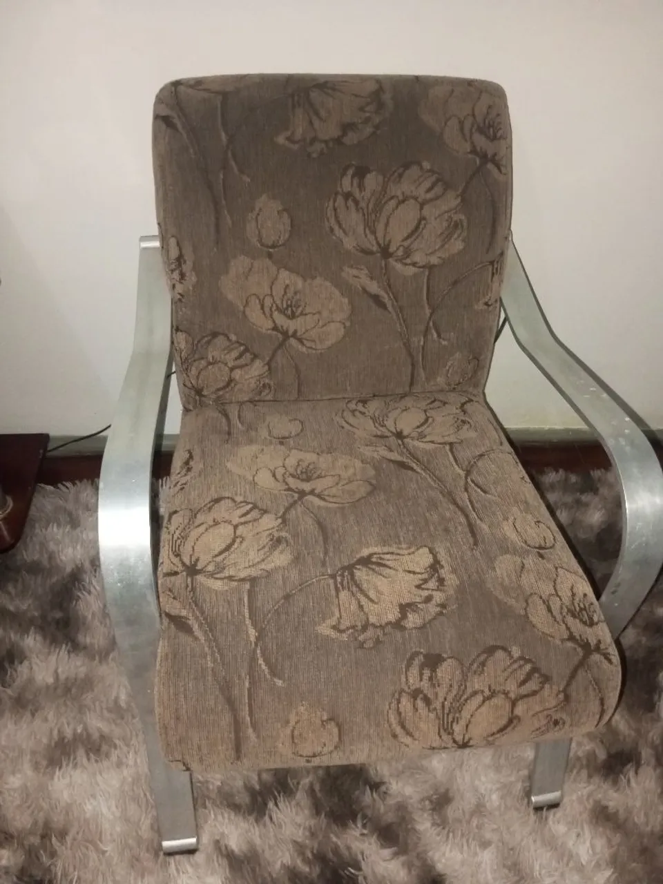Poltrona Estilosa com Design Floral
