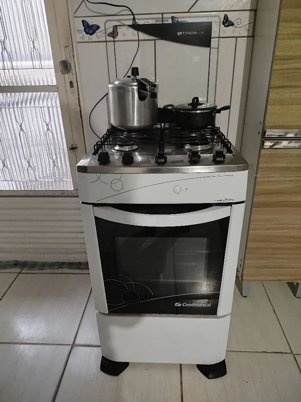Fogão semi novo com forno funcionando 