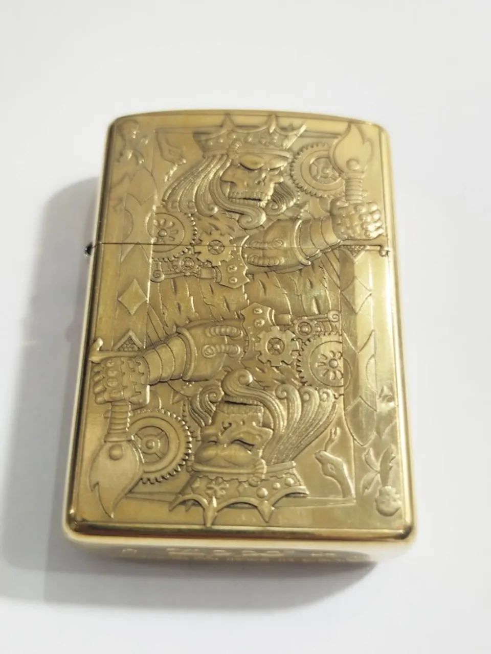 Isqueiro Zippo rei de espadas novo com caixa de acrílico - Foto 2