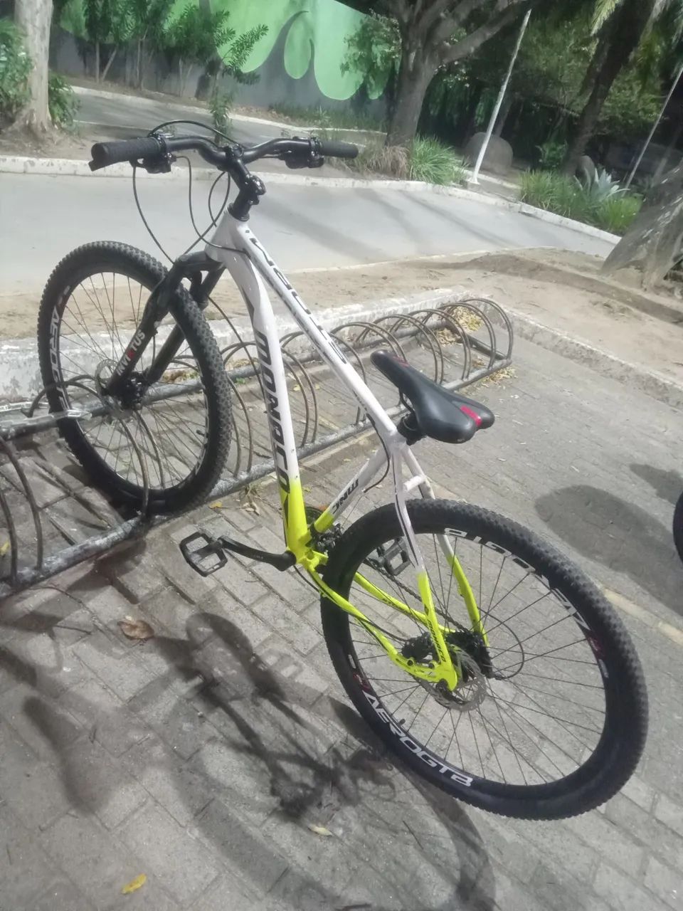 Bike Aro29 freio a óleo (2meses de uso)