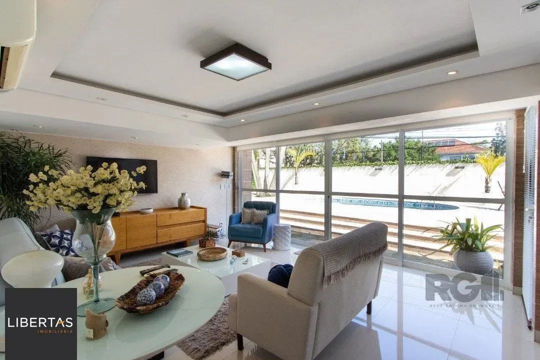 Casa a venda no bairro Guarujá com 4 dormitórios, piscina e salão de festas - Foto 2