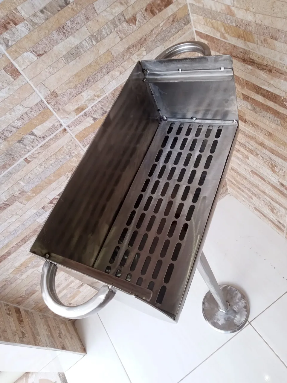 Churrasqueira portátil em aço inox