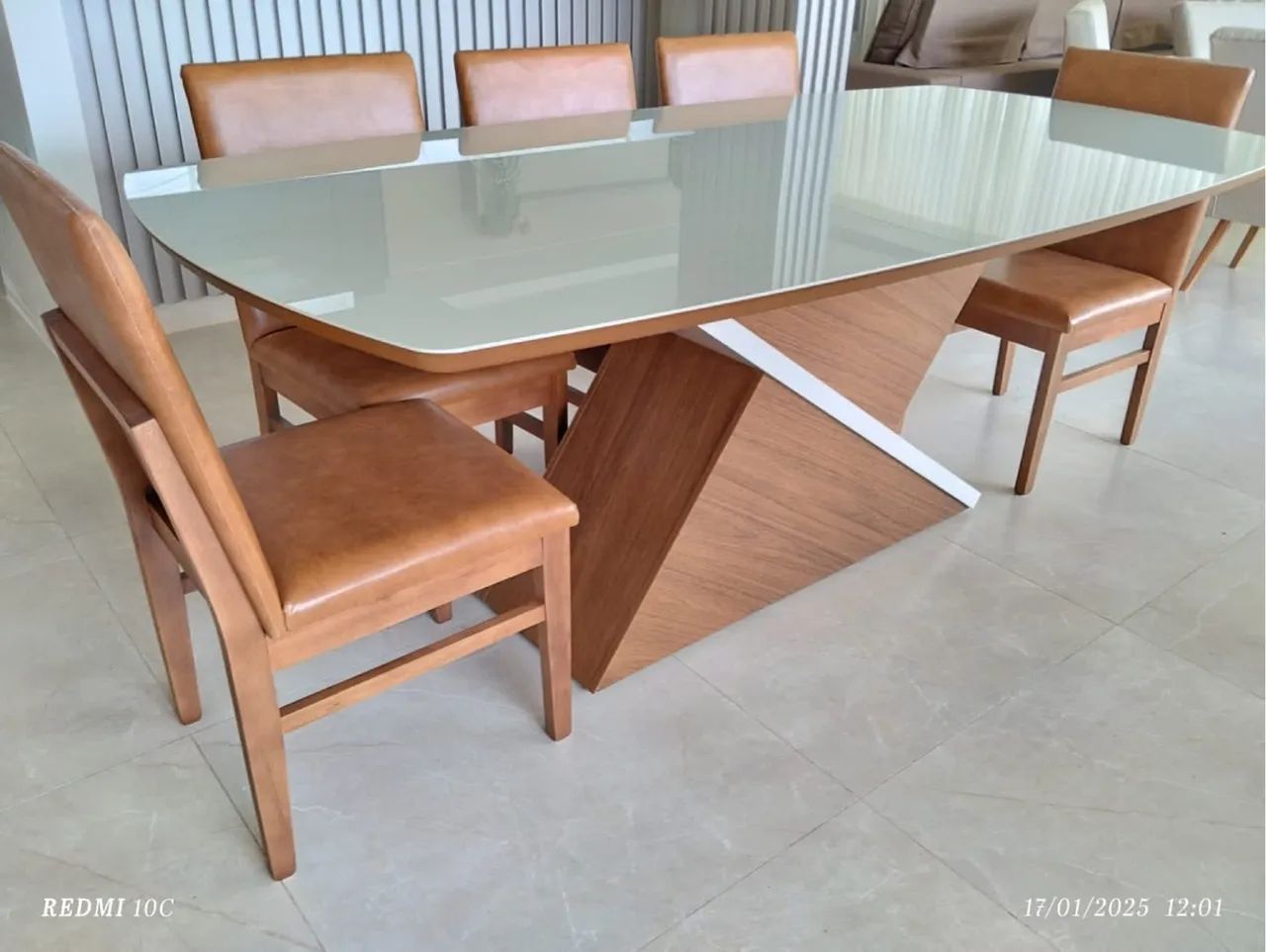 Mesa de Jantar Design Moderno com 6 Cadeiras de madeira  - Foto 2