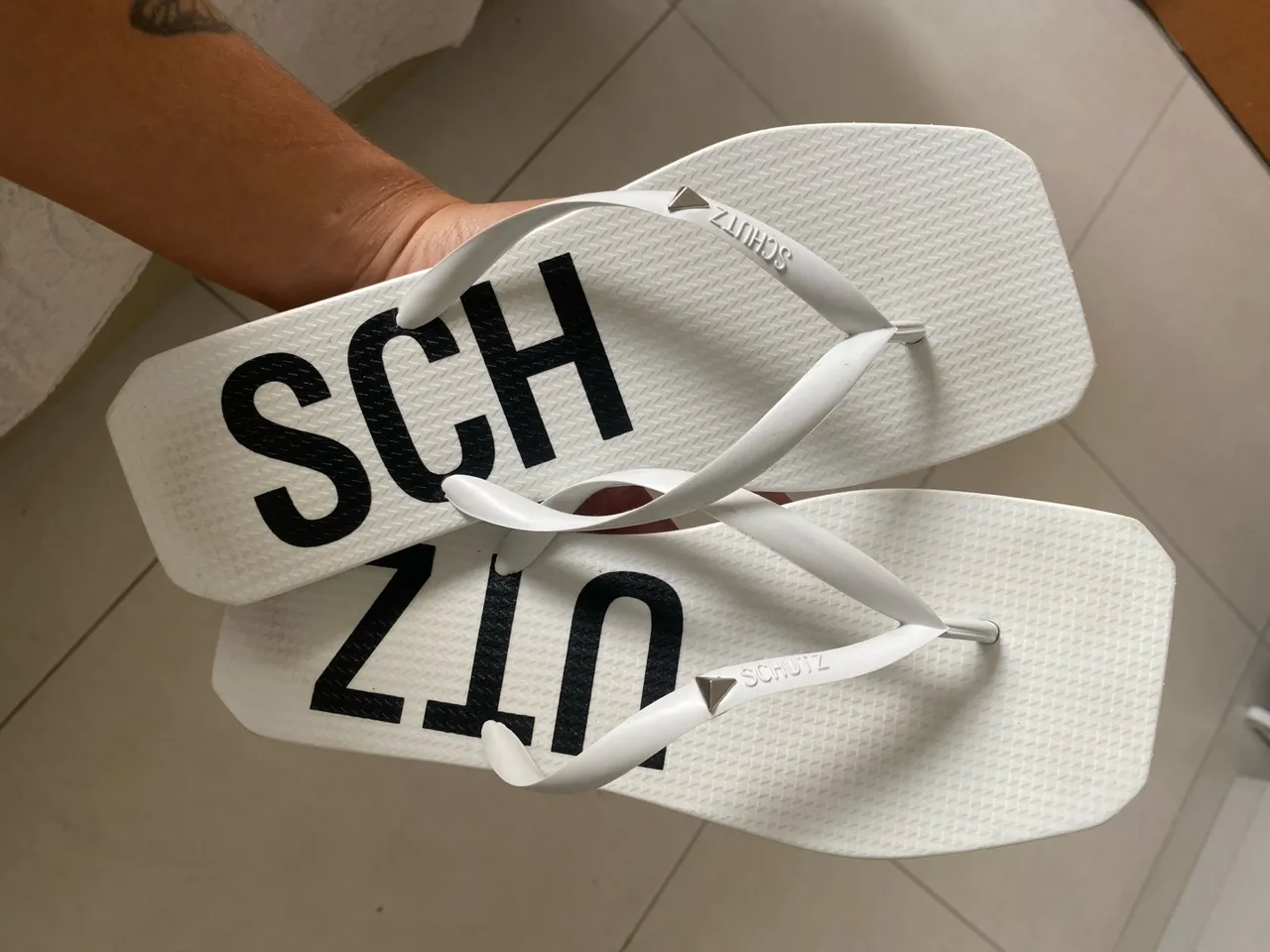 Sandálias Schutz