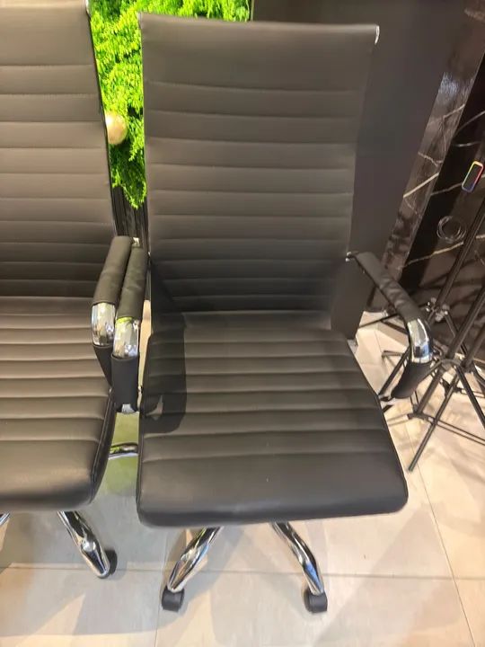 Vendo 4 cadeiras NOVAS de escritório esteirinha charles eames - Foto 5