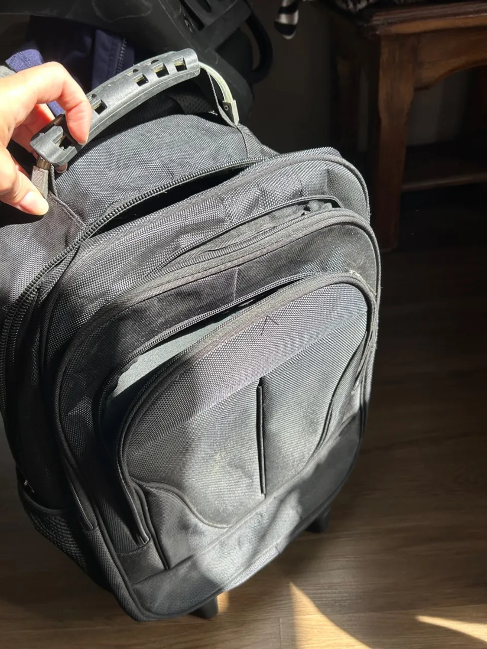 Mochila nova com rodinhas
