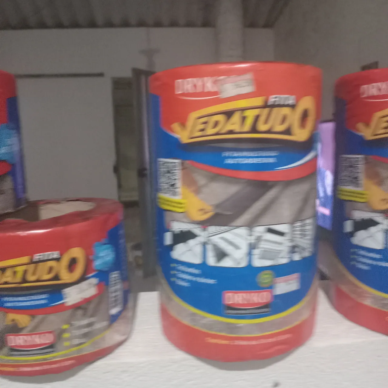 Vende -se mantas calhas 70 metros sendo 3 pequenas de 10 metros 2 de 20 metros valor 180