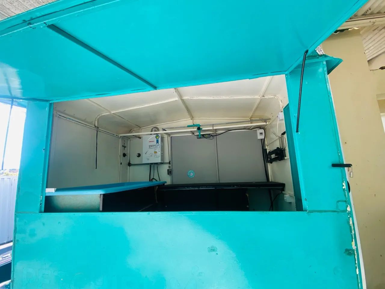 Trailer pet shop banho e tosa móvel