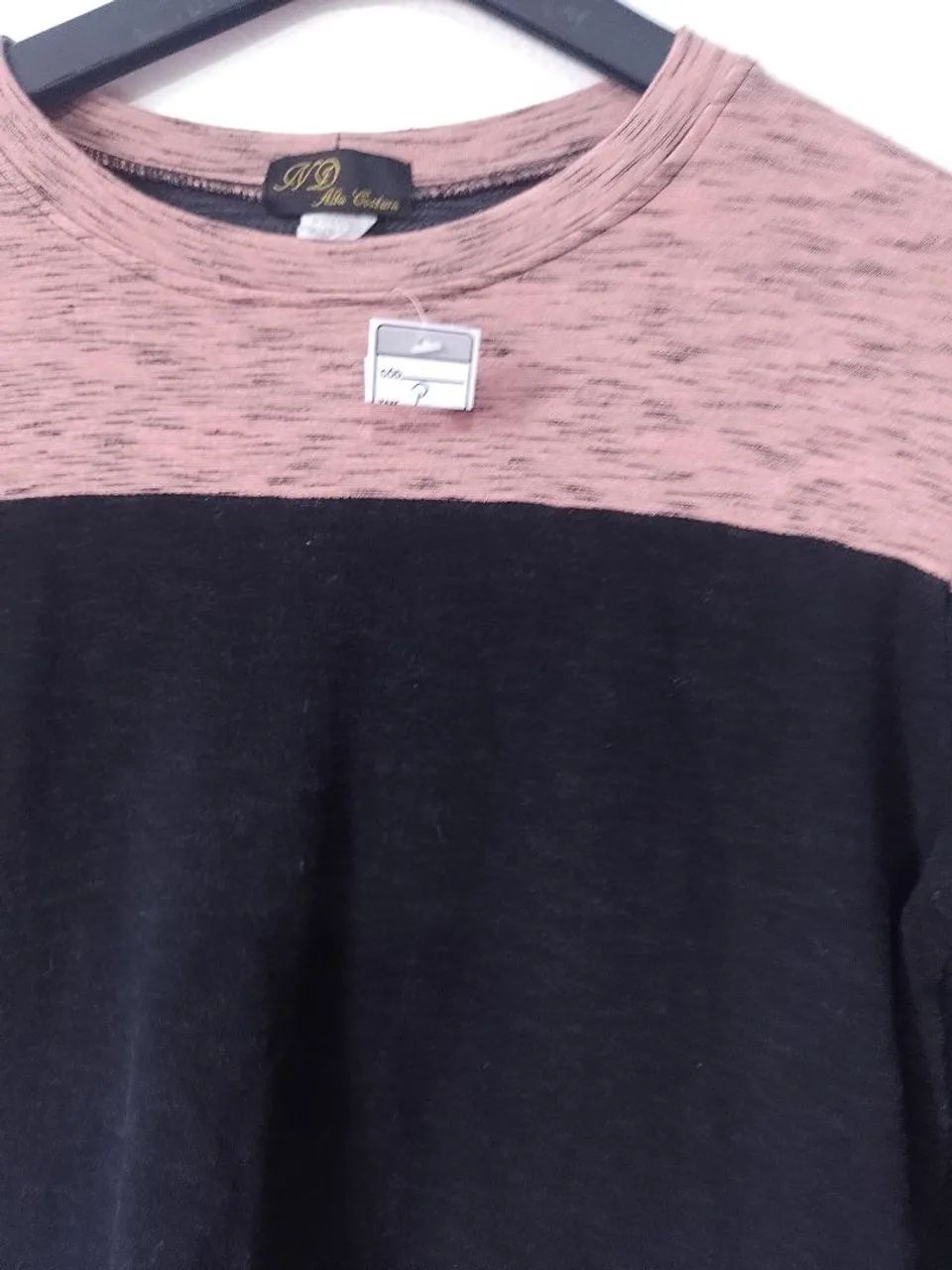 Blusa de Moletom Feminina - Preta e Rosa - tamanho P - Foto 3