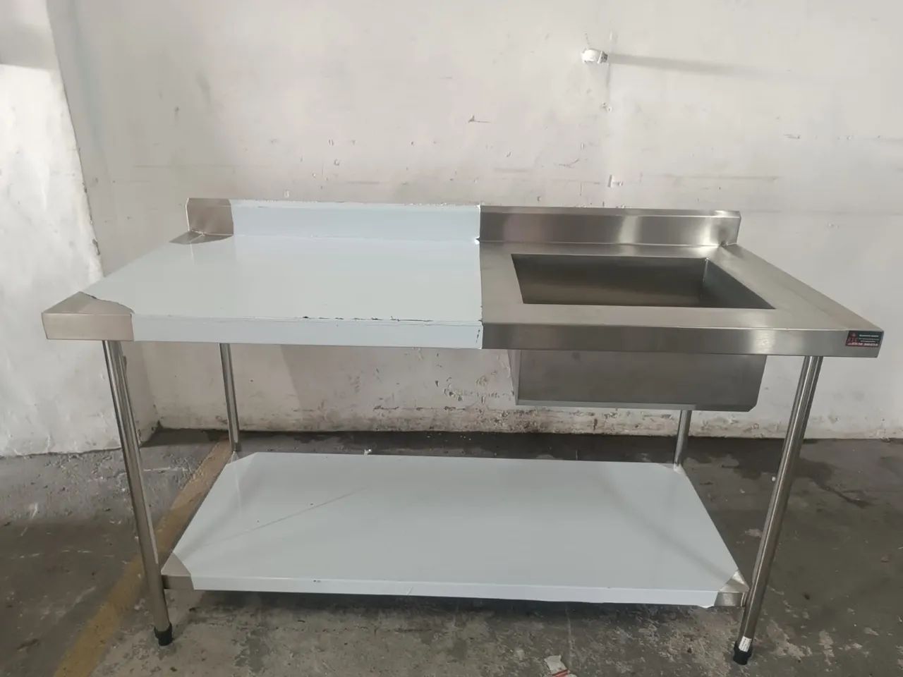 Mesa de trabalho em aço inox com pia - Foto 3