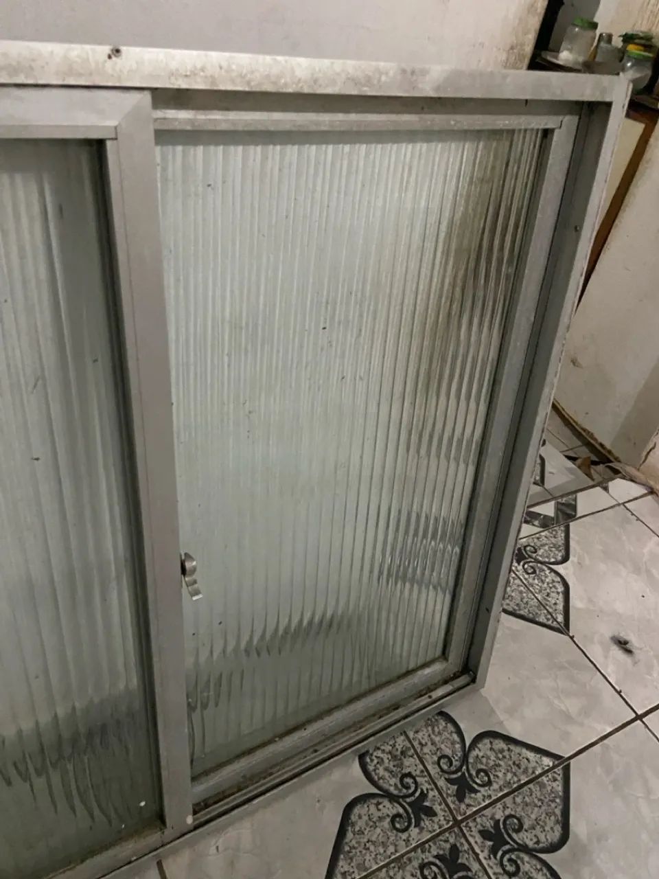 Janela de Alumínio com Vidro Canelado