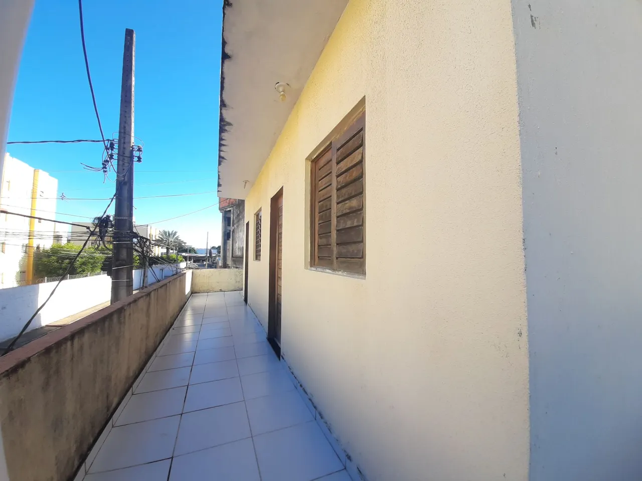 Kitnete em Nova Parnamirim proximo ao cruzamento da Abel Cabral com Airton Senna.