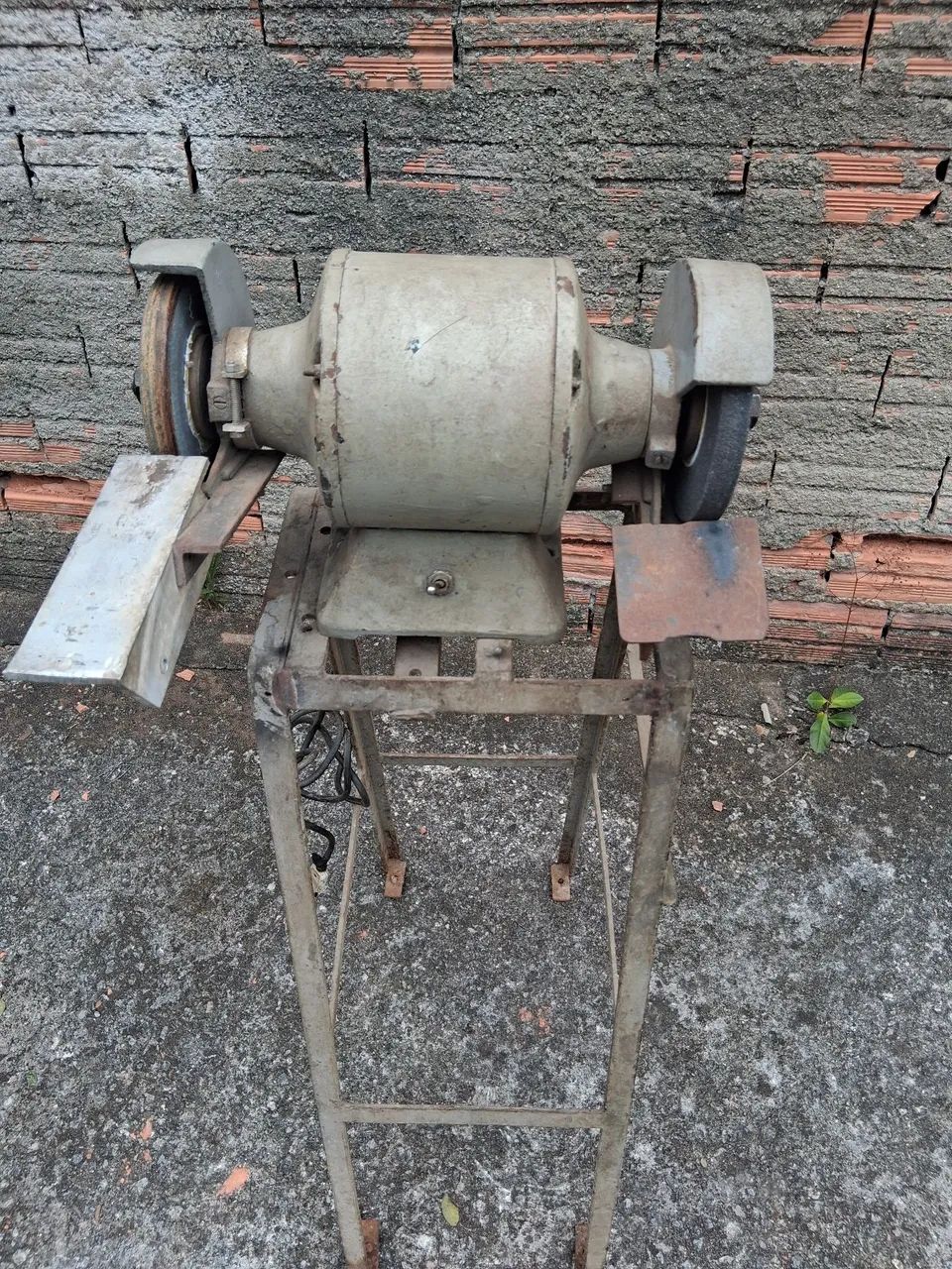 Esmeril com bancada 220v 