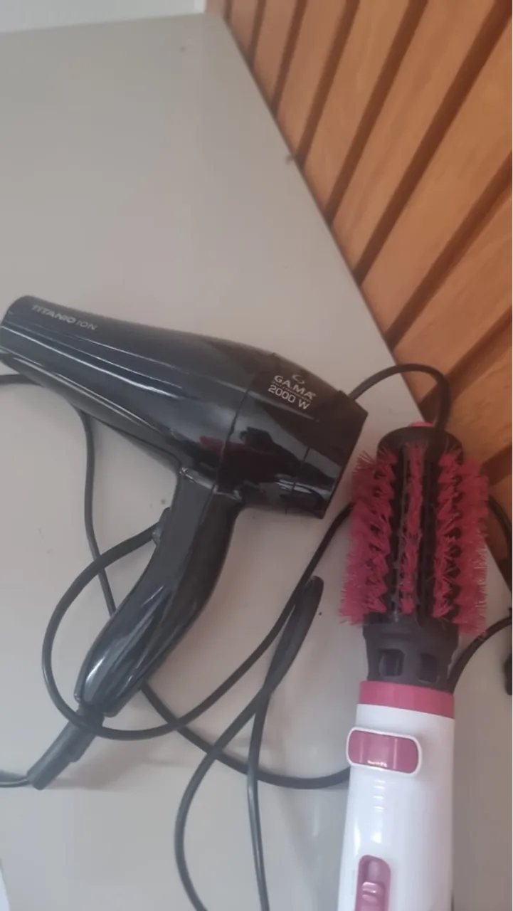 Secador de cabelo GAMA Titanium Ion 2000W + Escova Modeladora