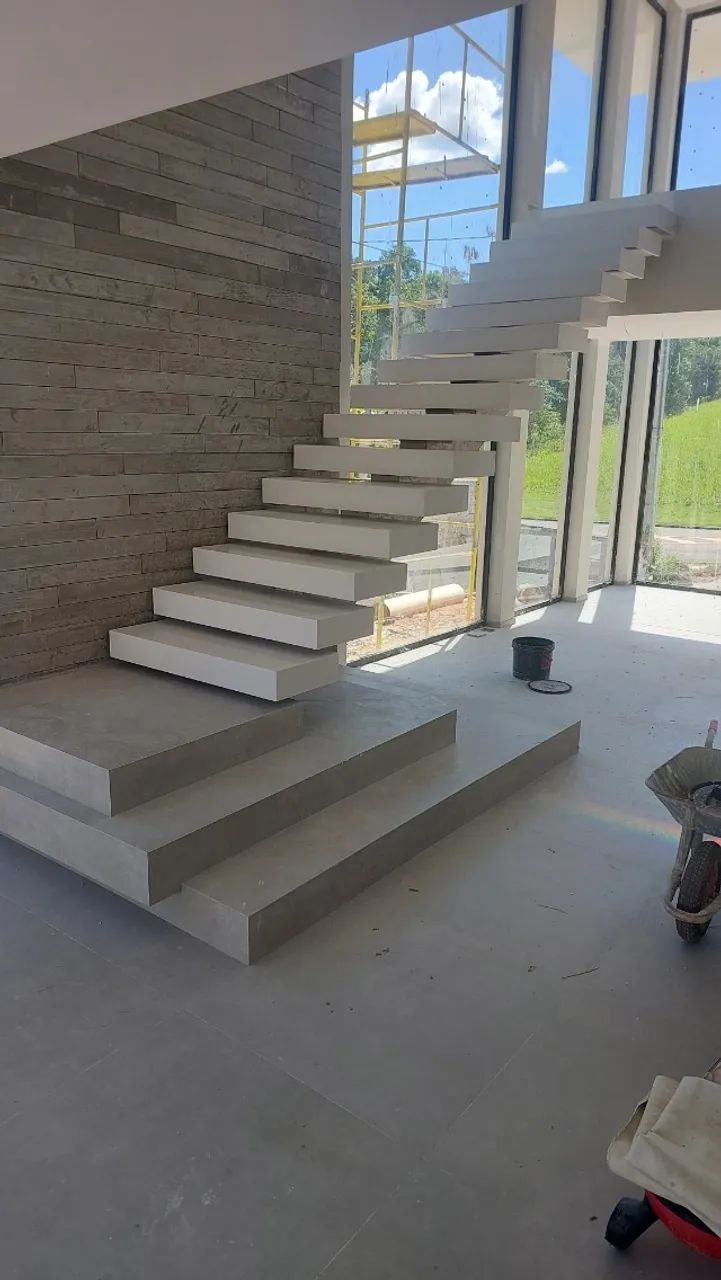 Revestimento Alto Padrão para Escada em Quartzo Branco