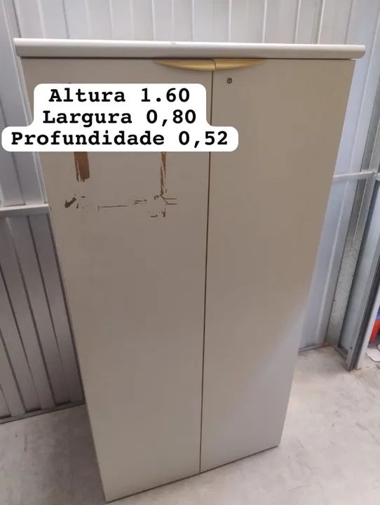 Armário Alto de Aço com Prateleiras