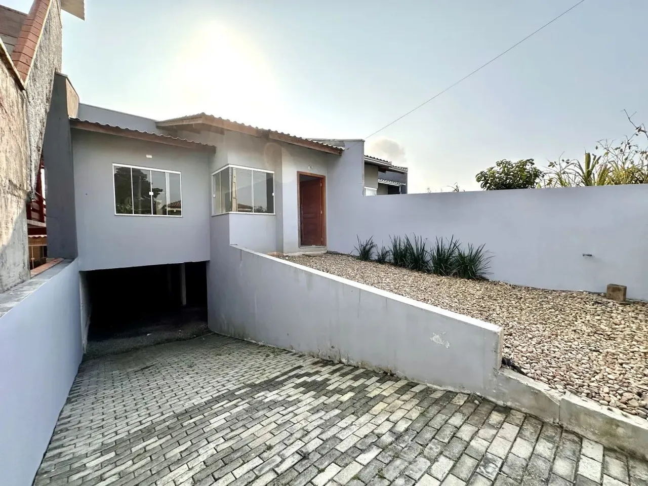 Casa com 2 dormitórios, ampla sala e 4 vagas de garagem no bairro São Cristovão em Barra V