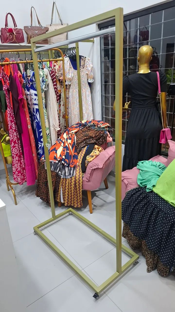 Arara de roupa para loja