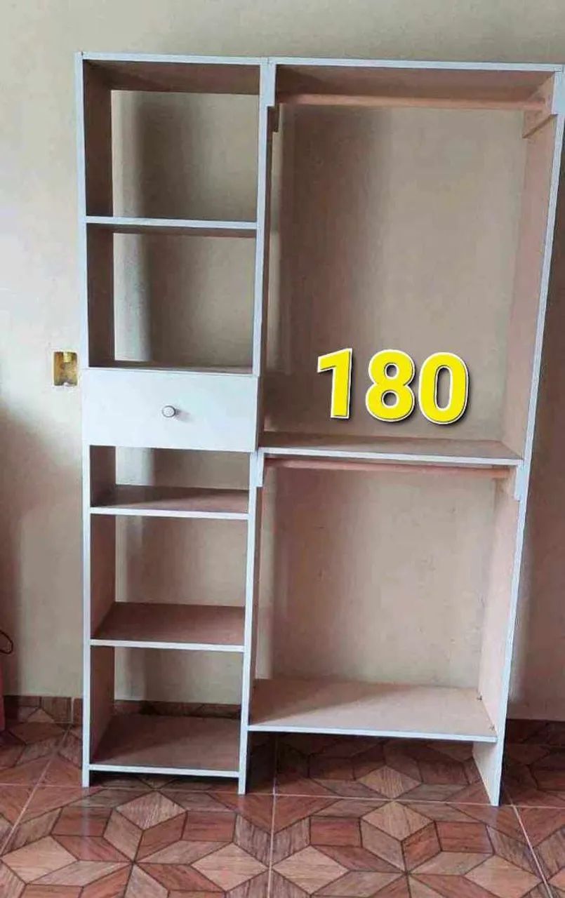 Mini closet com uma gaveta 