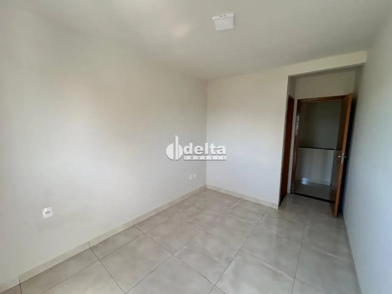 Sobrado disponível para venda no bairro Novo Mundo em Uberlândia-MG - Foto 3