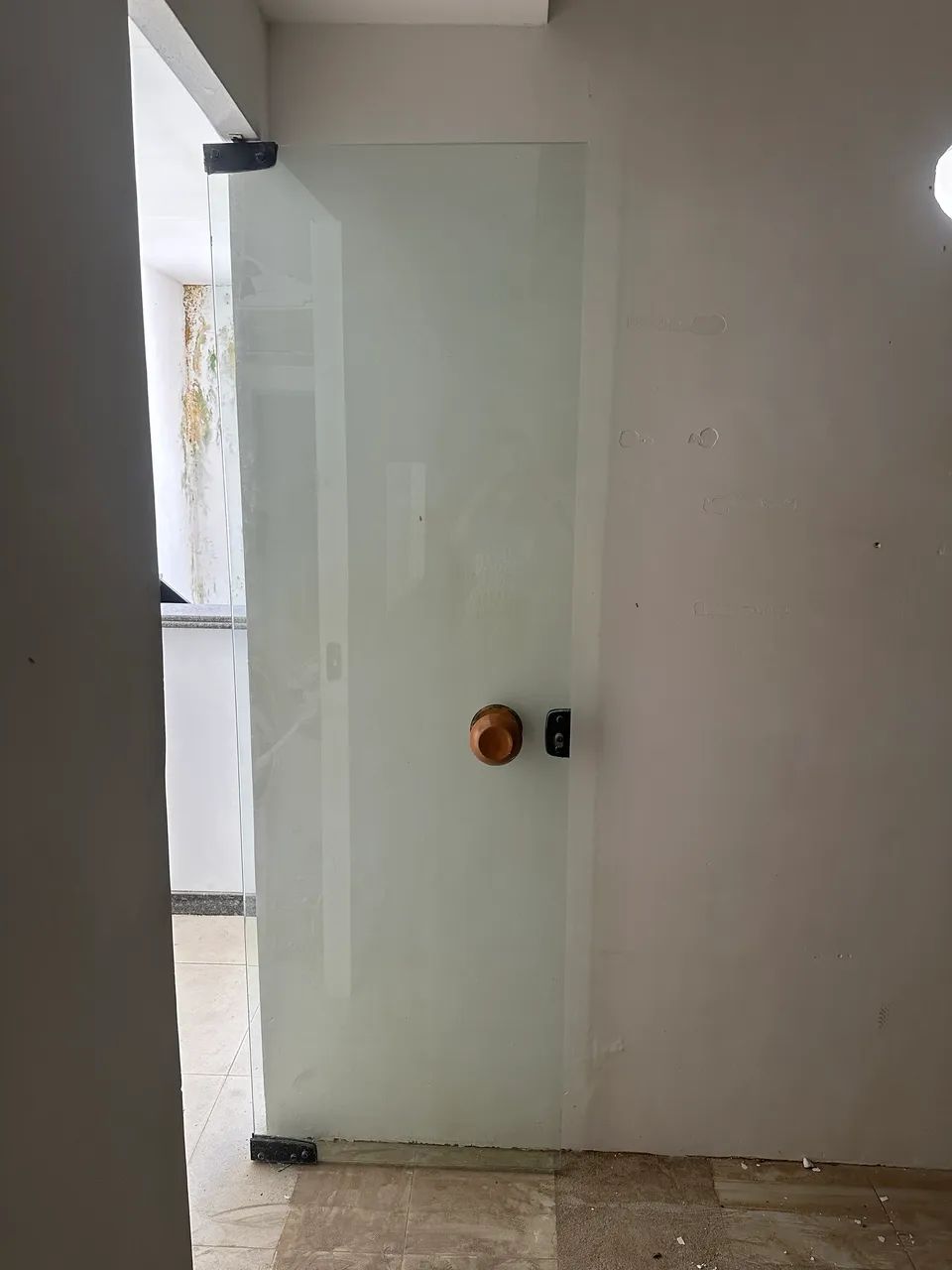 Porta de vidro pivotante 