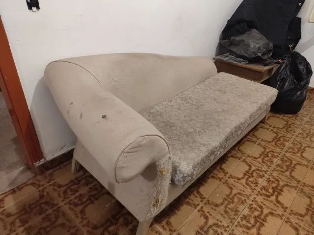 [DOAÇAO] Diva com mancha e desgaste de unha de gato - Foto 2