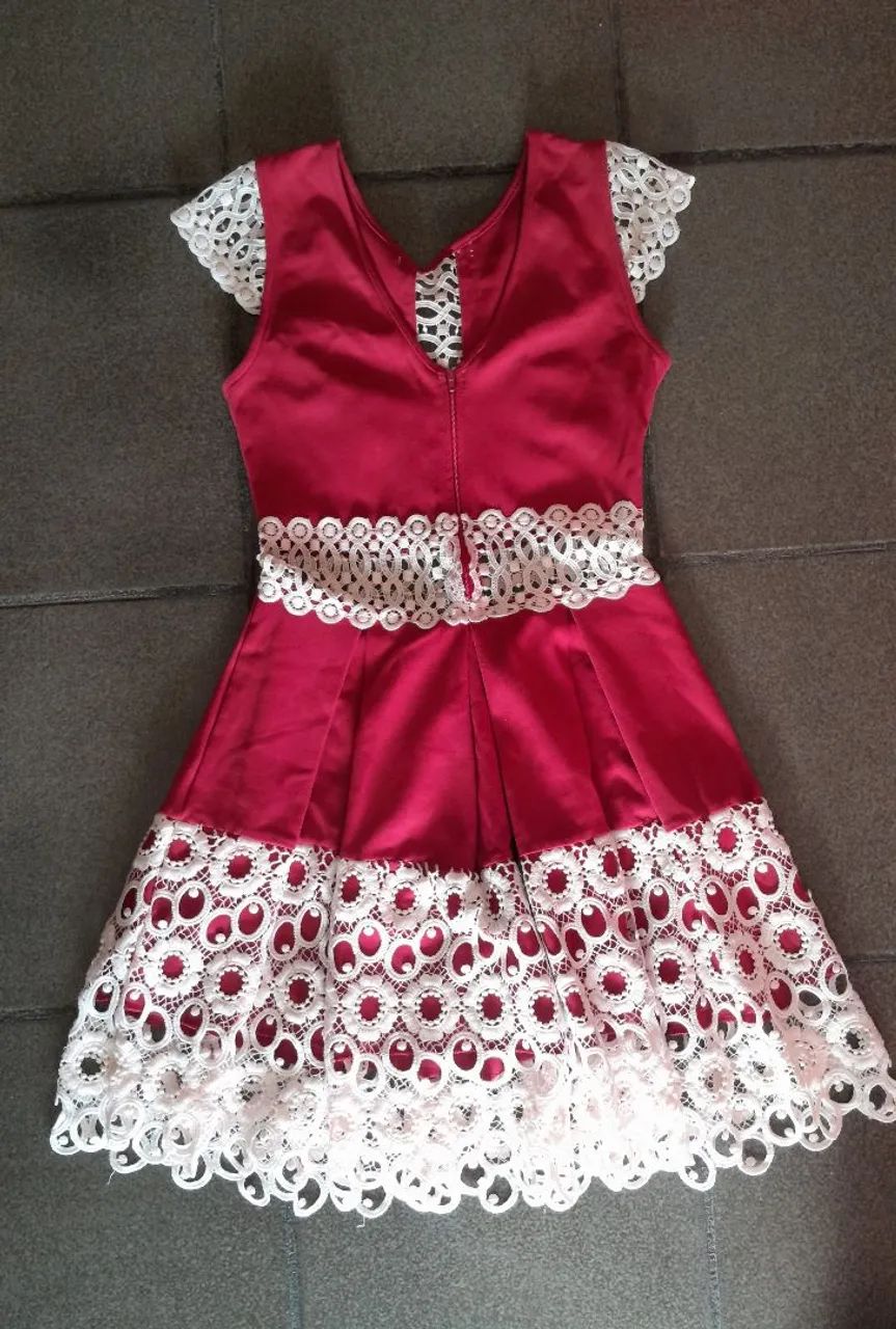 Vestido Vermelho com Renda - Foto 2