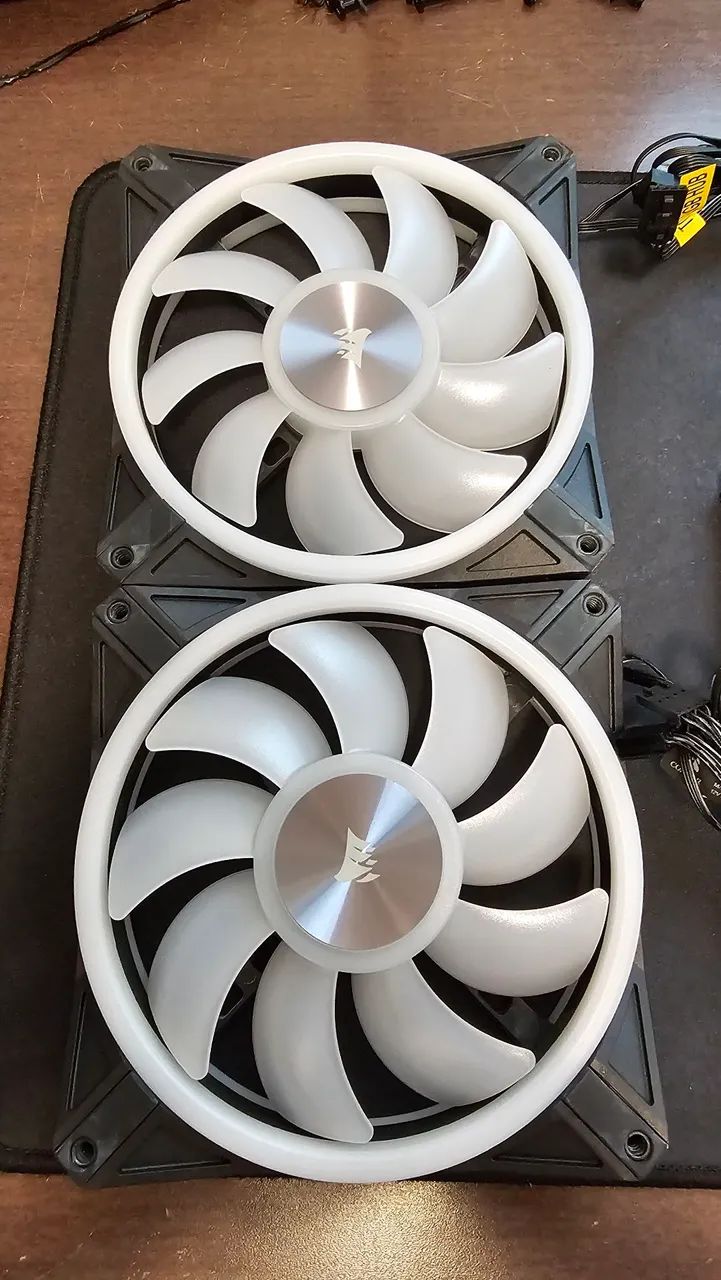 Kit 2 fans Corsair QL140 RGB ICUE + lighting Node Core - Foto 2