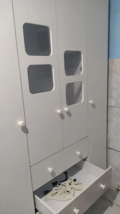 Guarda roupa infantil branco com bege  - Foto 3