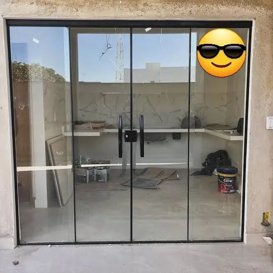 Linda Porta  4 folhas incolor 2 metros por 2.10. Novas, instalada