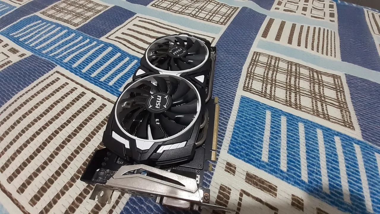 Placa de Vídeo MSI GeForce GTX 1080 ** Com defeito**